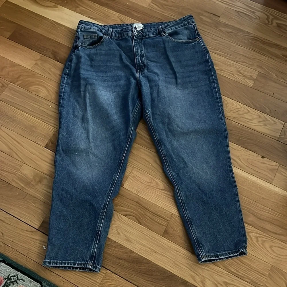 H & M Women’s Capris Denim Jeans size 18
